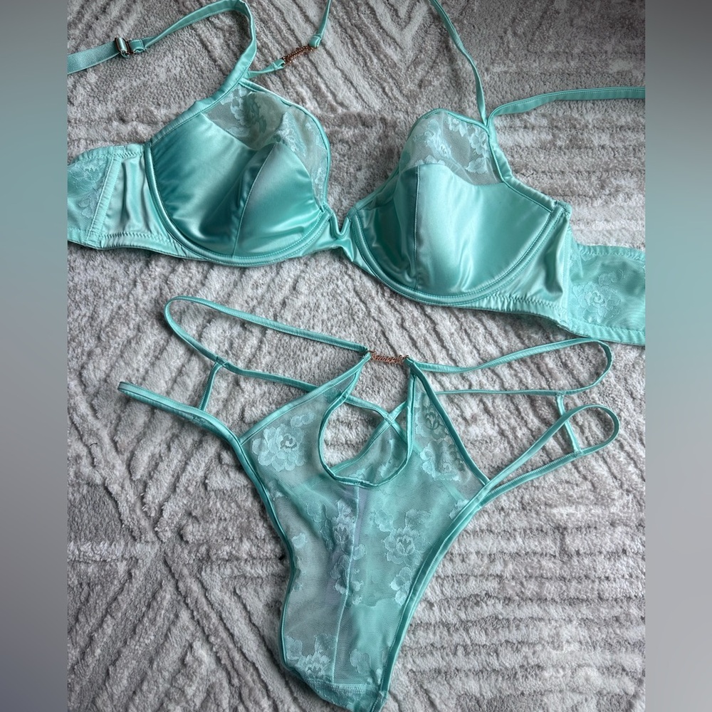 SAVAGE X FENTY Mint Satin Bra and Panty set🧚🏼🍭